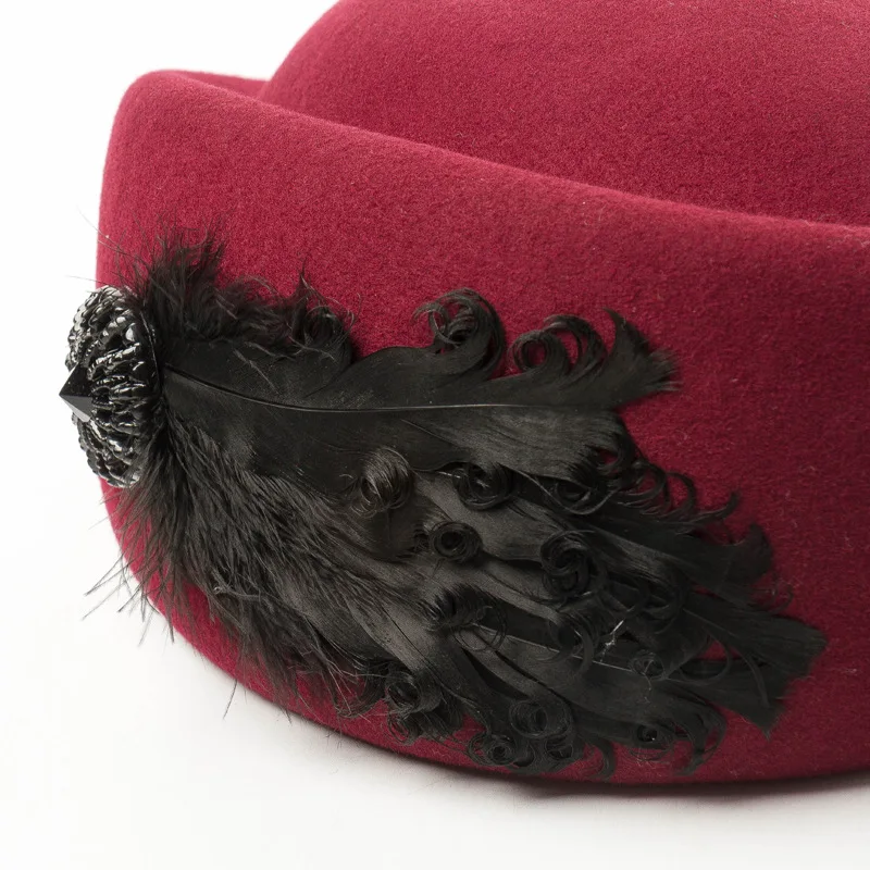 Yeni Kadın Yün Keçe Kap Bayanlar Pillbox Şapkalar Siyah Tüy Insignia Katı Bere Hostes Hava Hostesler Şapka Tabanı Fedoras Görüntü 5