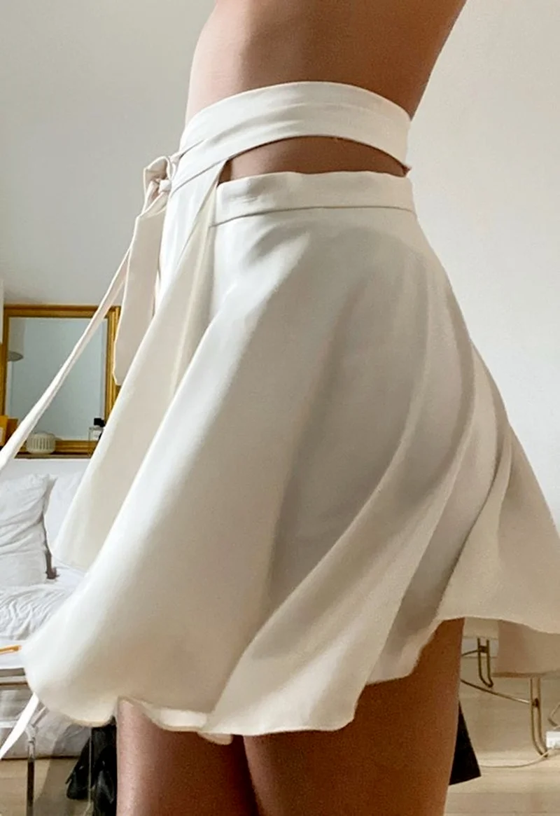 2021 Sonbahar Rahat Saten Yüksek Bel Etek Kadın Beyaz Yeni O-Boyun Bandaj Düz Renk Mini Kalem Etekler Kıyafetler Moda Parti Takım Elbise Görüntü 2
