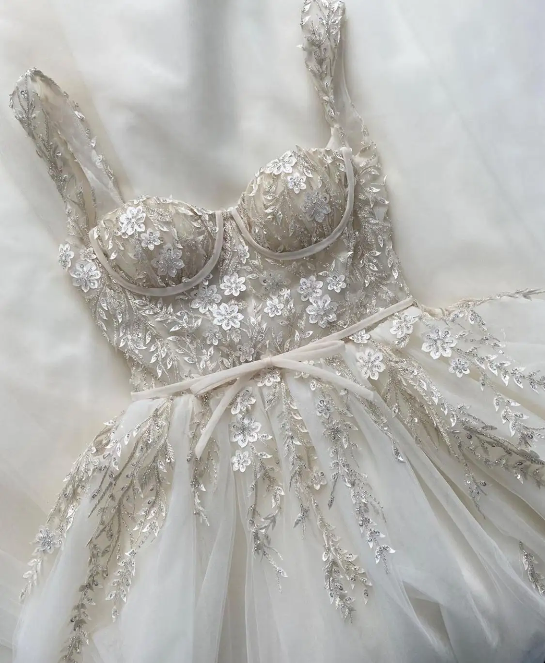 2022 Lüks Çift Kayış Dantel Fildişi Gelin kadın düğün elbisesi Bir Çizgi Kare Boyun Süpürgesi Ülke gelinlikler Vestido De Robe Görüntü 1